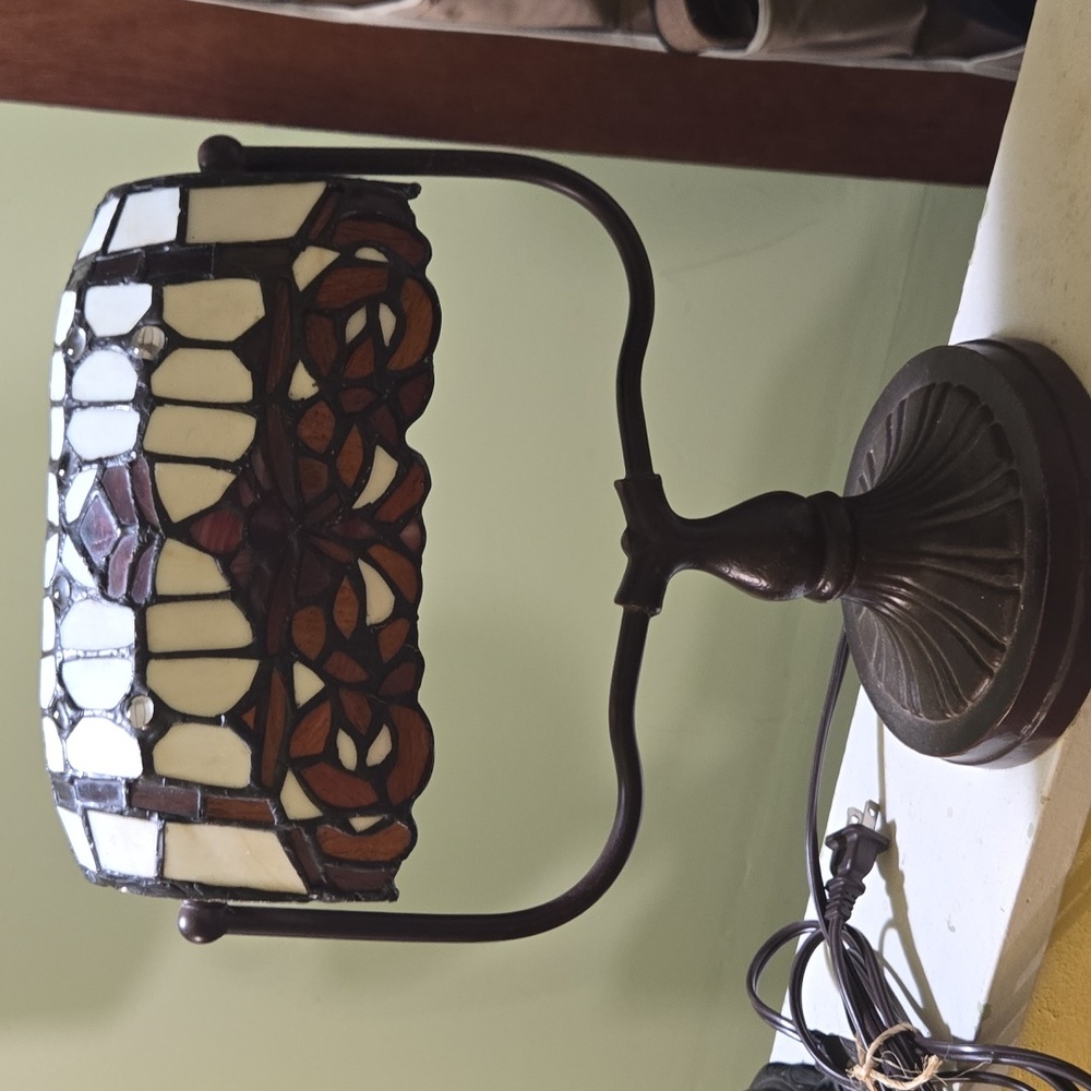 Classic Antique Bronze Stained Glass Bankers Desk Table Accent Lamp